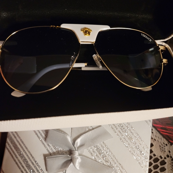 ✅SPECIAL FRAMES 💯 VERSACE WHITE SUNGLASSES #9139 - Picture 3 of 10